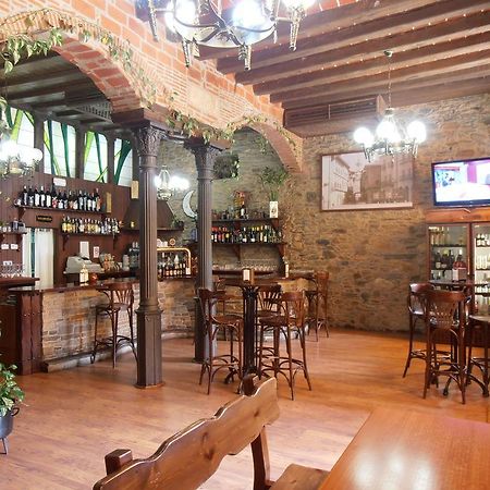 Hostal Virgen De La Encina ポンフェラダ エクステリア 写真