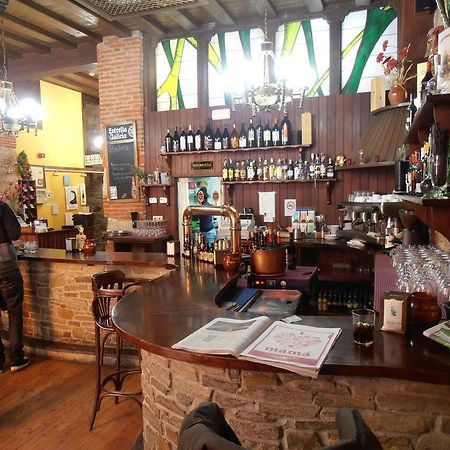 Hostal Virgen De La Encina ポンフェラダ エクステリア 写真