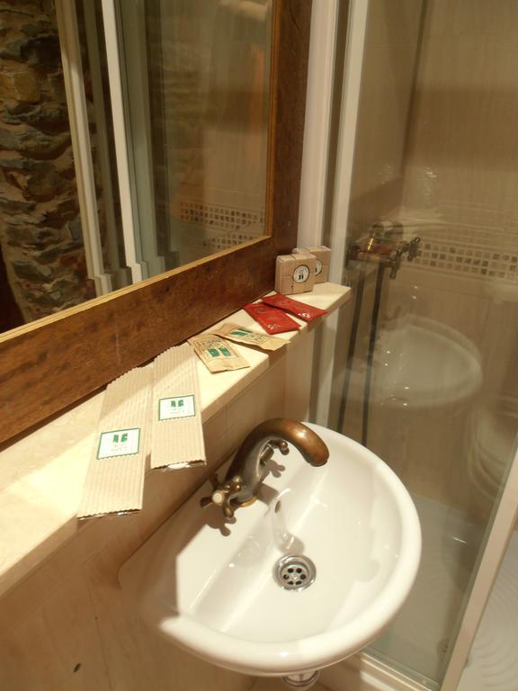 Hostal Virgen De La Encina ポンフェラダ 部屋 写真