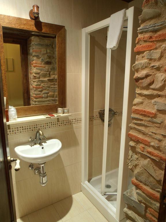 Hostal Virgen De La Encina ポンフェラダ 部屋 写真