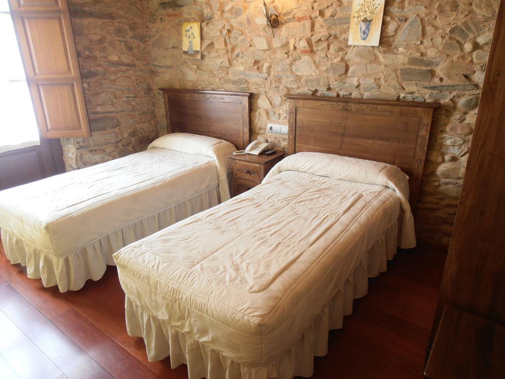 Hostal Virgen De La Encina ポンフェラダ 部屋 写真