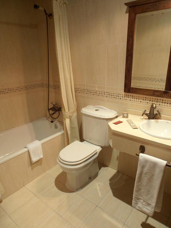 Hostal Virgen De La Encina ポンフェラダ 部屋 写真