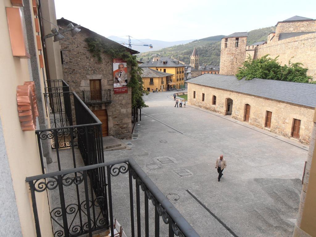 Hostal Virgen De La Encina ポンフェラダ 部屋 写真