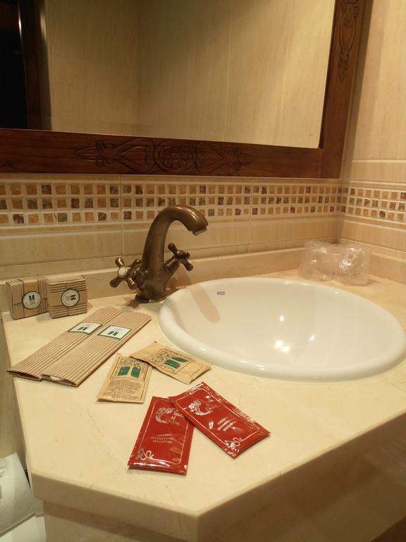 Hostal Virgen De La Encina ポンフェラダ 部屋 写真