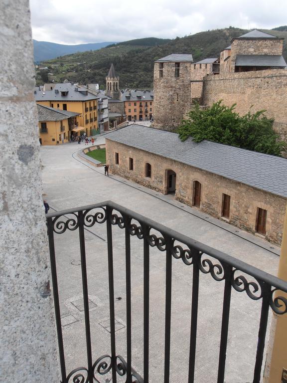 Hostal Virgen De La Encina ポンフェラダ 部屋 写真
