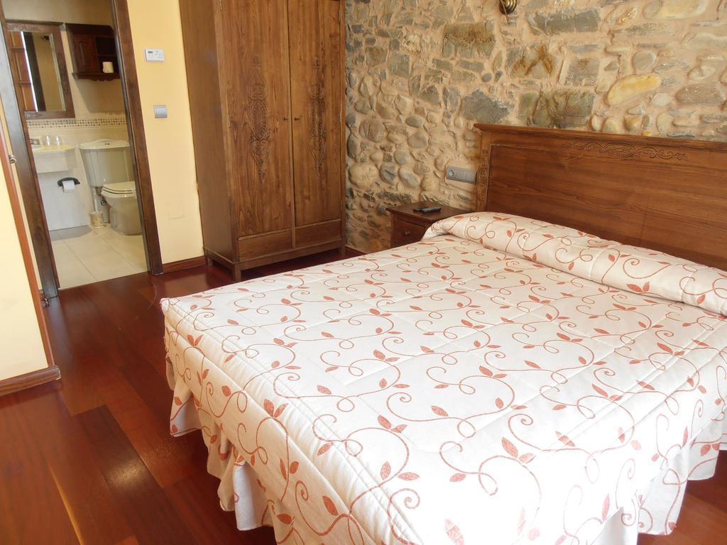Hostal Virgen De La Encina ポンフェラダ 部屋 写真