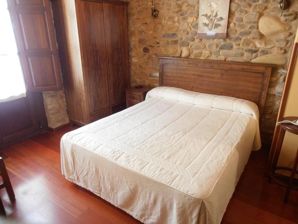 Hostal Virgen De La Encina ポンフェラダ 部屋 写真