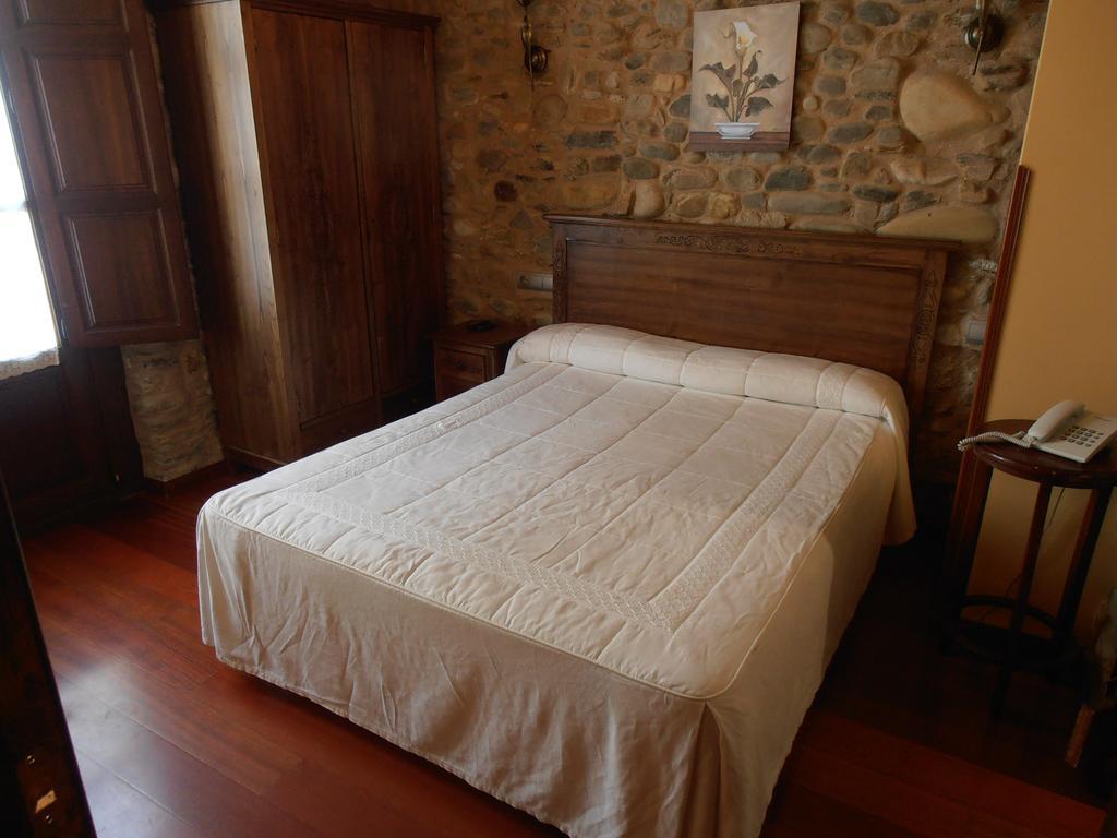 Hostal Virgen De La Encina ポンフェラダ 部屋 写真